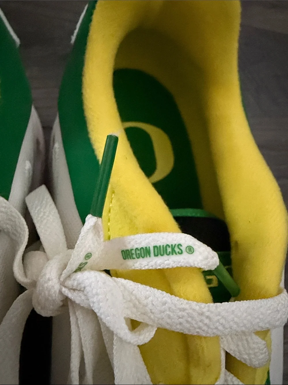 Nike Oregon Ducks Green, Yellow & White Athletic Sneakers